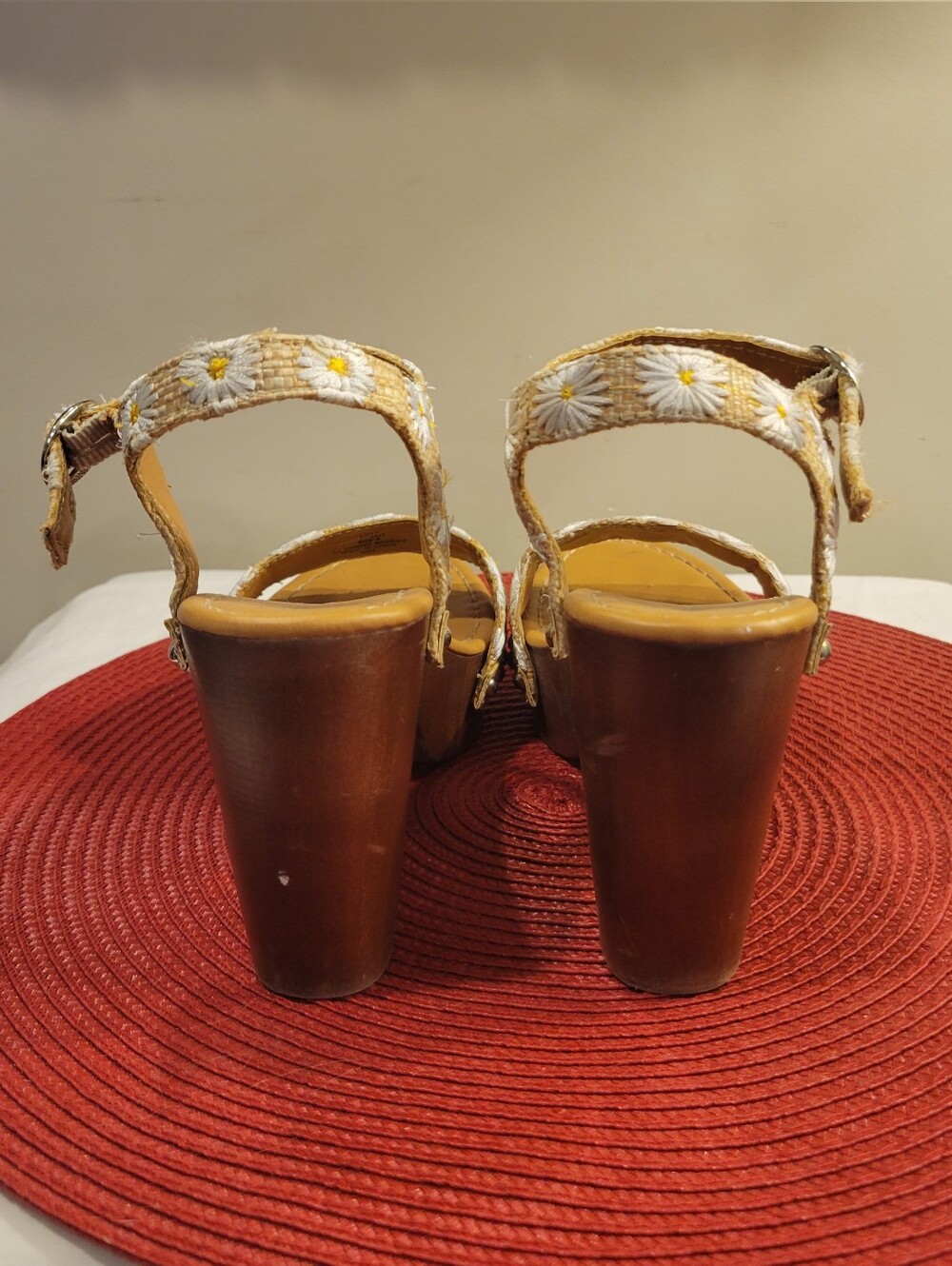 EUC~ MADDEN GIRL Floral Embroidered Platform Sandals - Picture 7 of 11